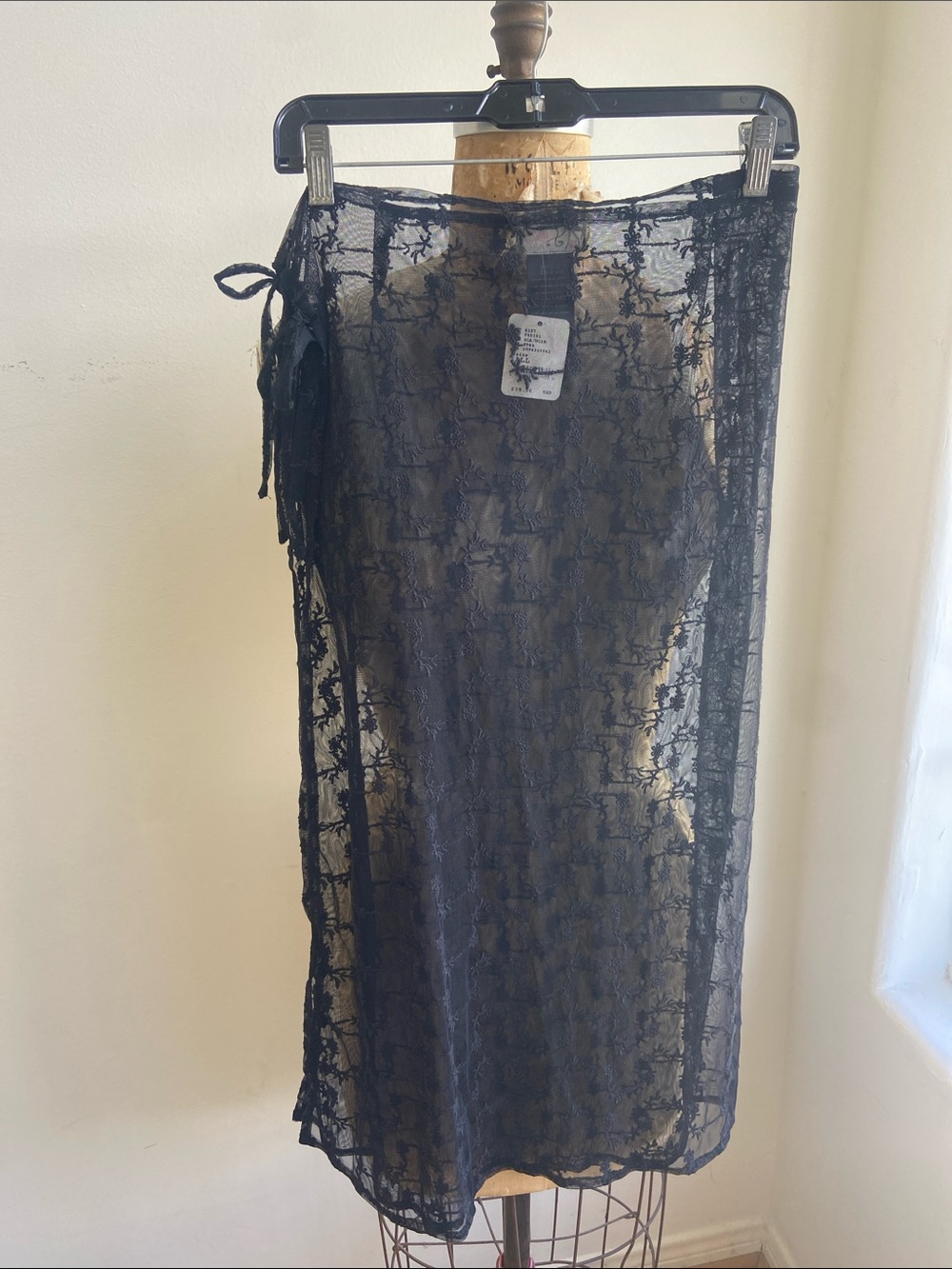 Free People One Size Embroidered Mesh Wrap Skirt/Cover-up Double Tie 48” x 33”